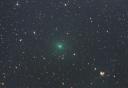 Отличный снимок соединения кометы с галактикой “Антенна”